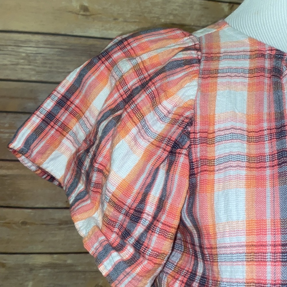 🎈Sale🎈Top With Button Back Detailing - Picture 3 of 7